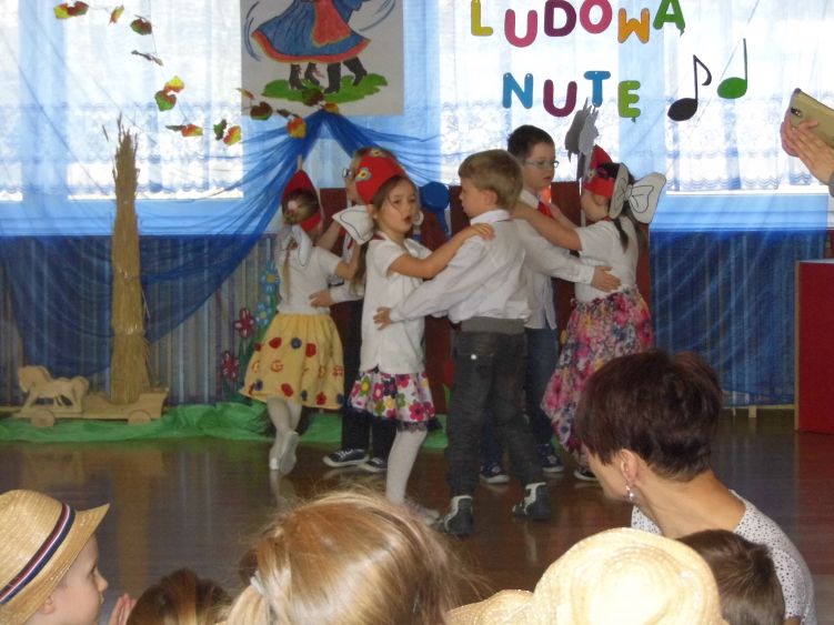 Przedszkolny Festiwal Tańca Ludowego images