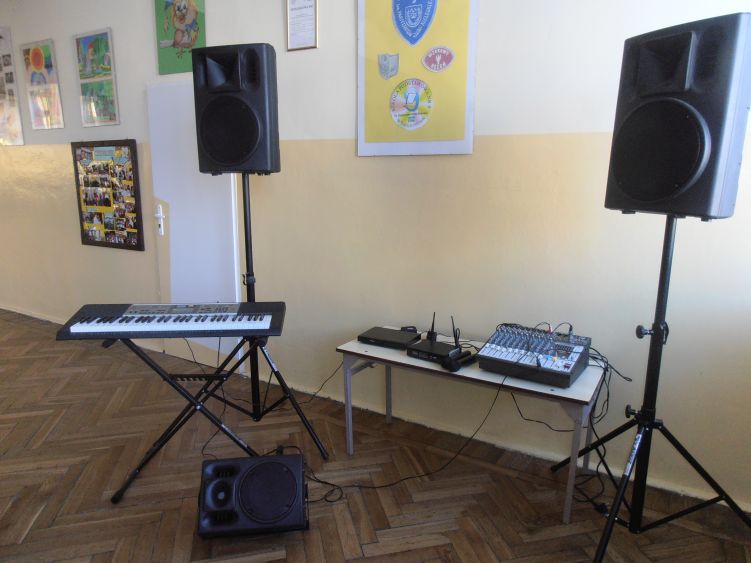 Muzyczna dziewiątka - nabycie zestawu nagłośnieniowego o wieloaspektowym wykorzystaniu dla Społeczności Szkoły Podstawowej nr 9 w Starachowicach